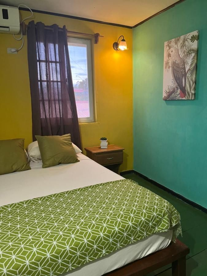 Hostal Cay Bastimentos Exterior photo