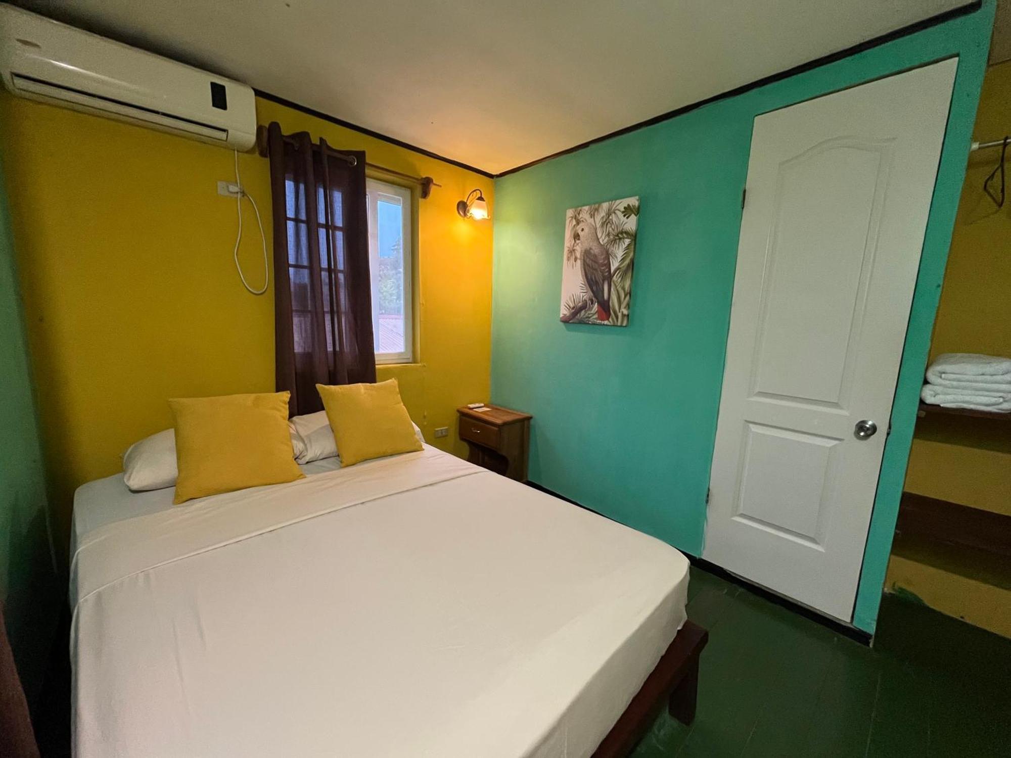 Hostal Cay Bastimentos Exterior photo